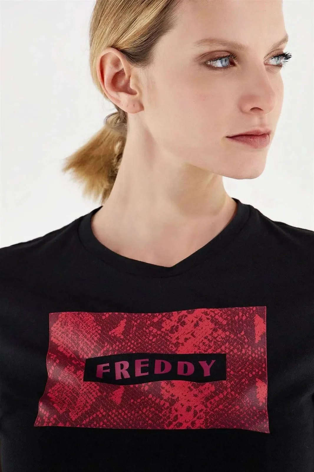 T Shirt with Snake print panel - Black - Image 4
