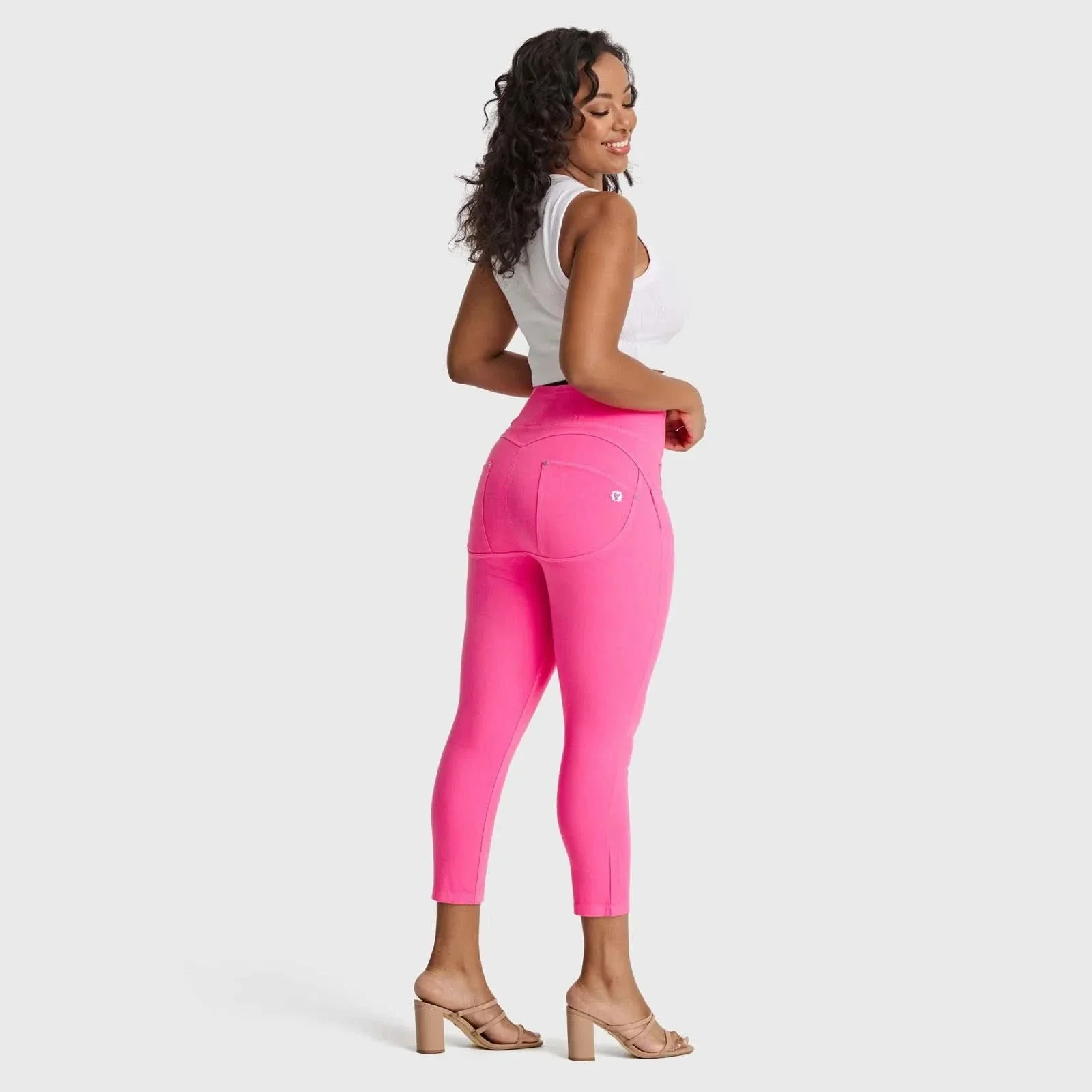 WRUP SNUG Curvy Jeans - High Waisted - 7/8 Length - Candy Pink - Image 3