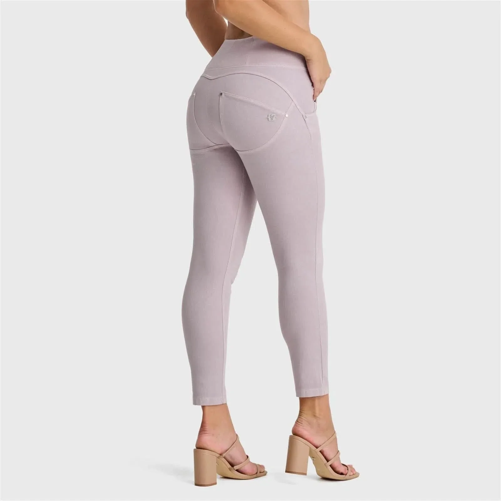 WRUP SNUG Jeans - High Waisted - 7/8 Length - Light Grey - Image 3